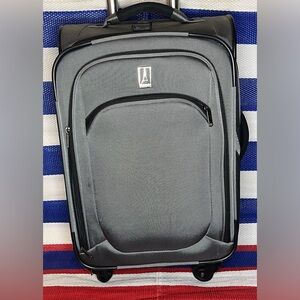 ✨🥳 Travelpro 4 Wheel Soft Cushion Suitcase Carry On 22-Inch Titanium Grey